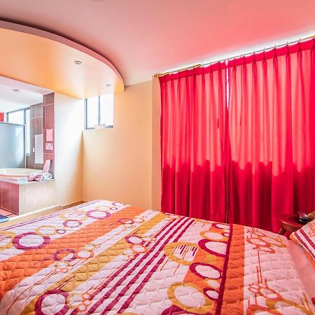 Hostal Oro Orense Кито Экстерьер фото