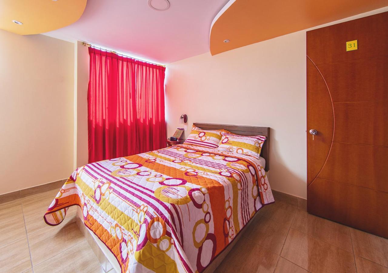 Hostal Oro Orense Кито Экстерьер фото